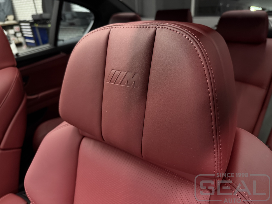 Тиснение логотипа на подголовнике BMW M5 (F10)