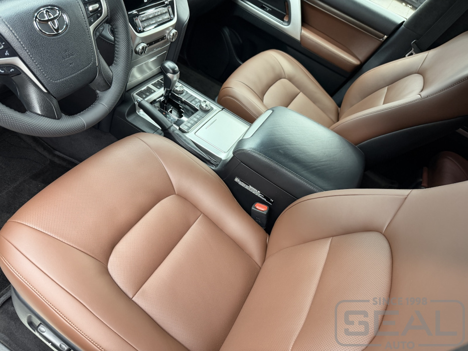 Toyota Land Cruiser 200 Перетяжка сидений, руля и потолка