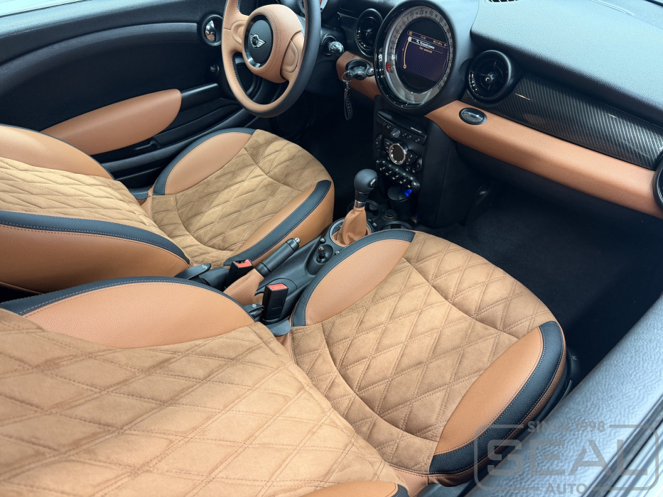 Перетяжка салона автомобиля MINI Clubman в Москве