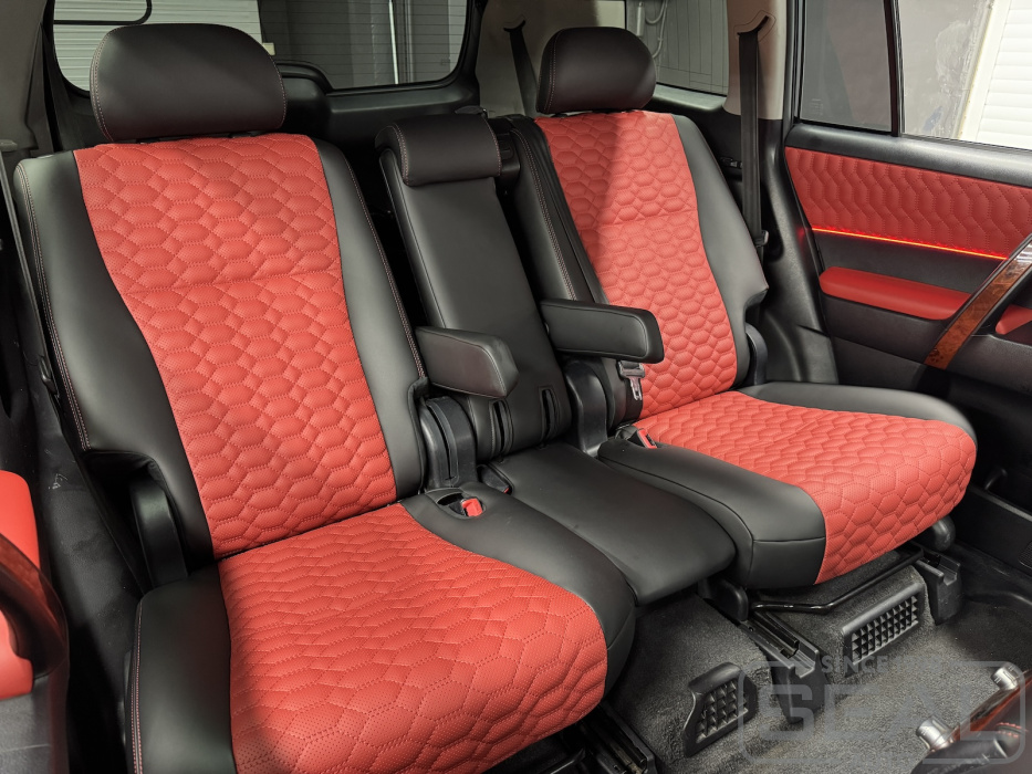 Задние сидения Toyota Highlander после перетяжки в СеалАвто