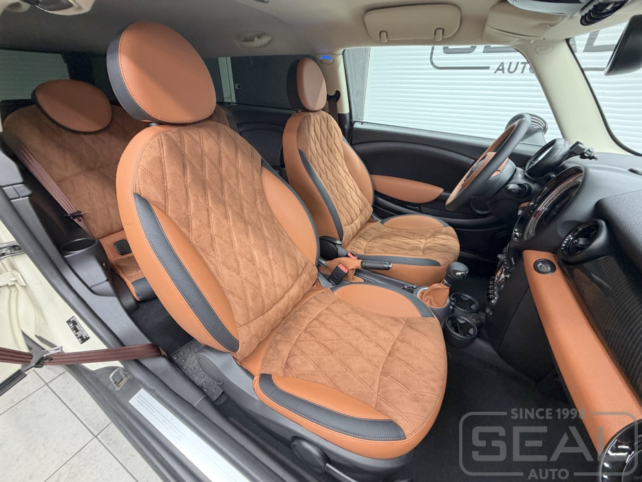 Перетяжка салона автомобиля MINI Clubman в Москве