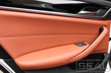 BMW 5 Series (G30) Перетяжка дверных карт, ручек и подлокотников