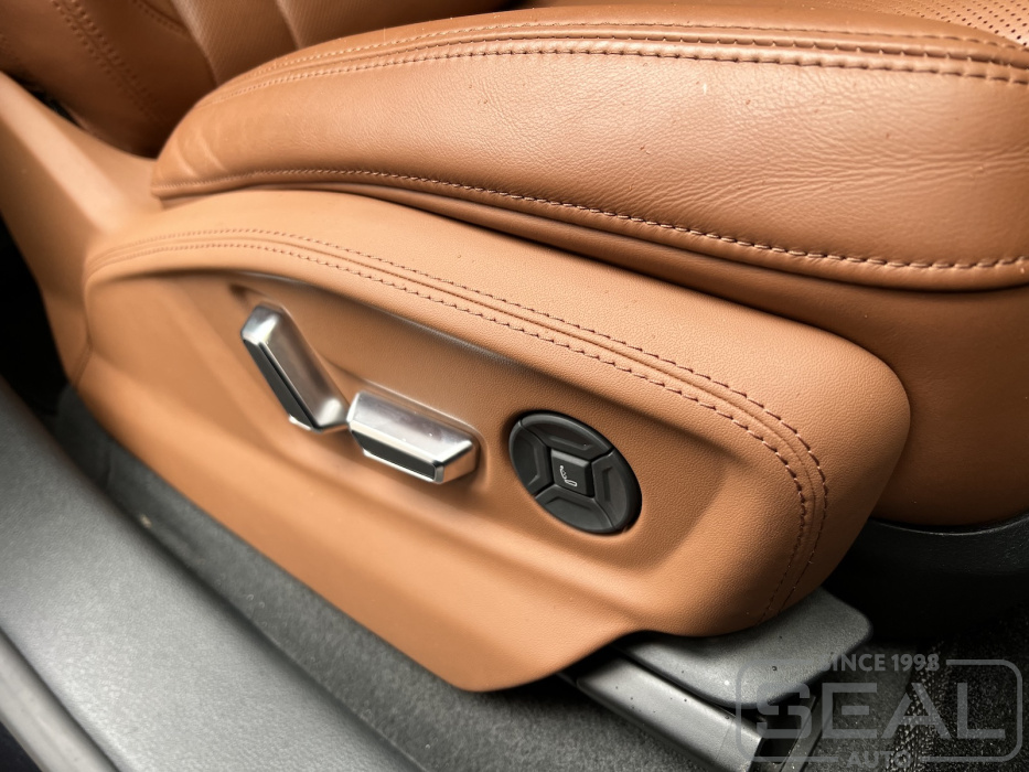 Перетяжка боковой панели пассажирского сиденья Audi Q8
