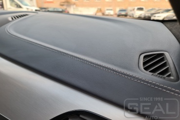 BMW 5-series G30 Перетяжка торпедо и дверных панелей