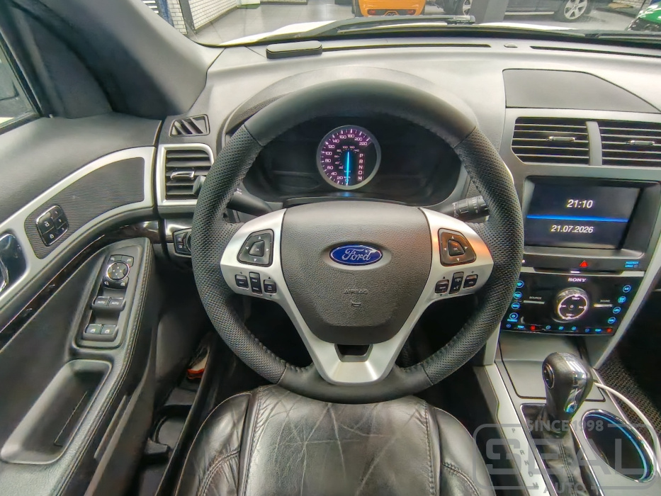 Руль Ford Explorer после установки подогрева и перешива