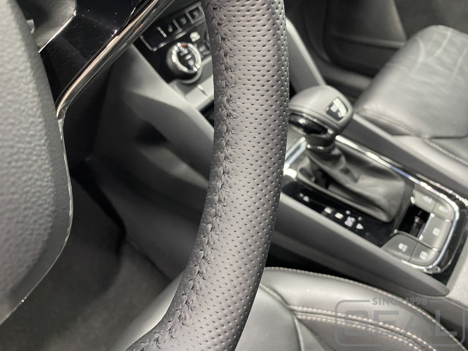Руль Skoda Kodiaq: крупный план шва