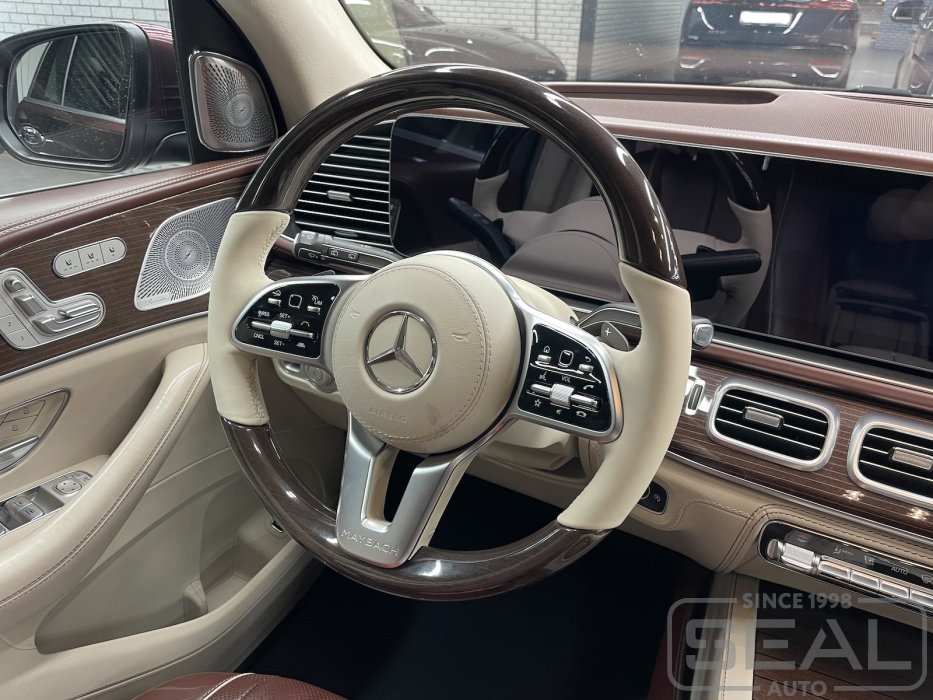 Руль Mercedes-Benz GLS (X167) после перетяжки кожей, вид справа.