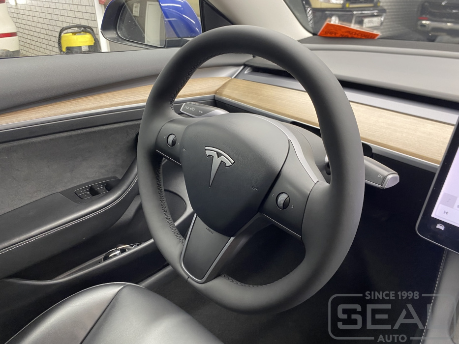Рулевое колесо Tesla Model 3 до перетяжки кожей Nappa