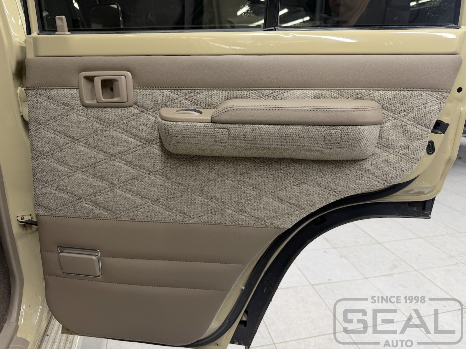 Toyota Land Cruiser 70 Перетяжка автомобиля| Автоателье СеалАвто | Москва