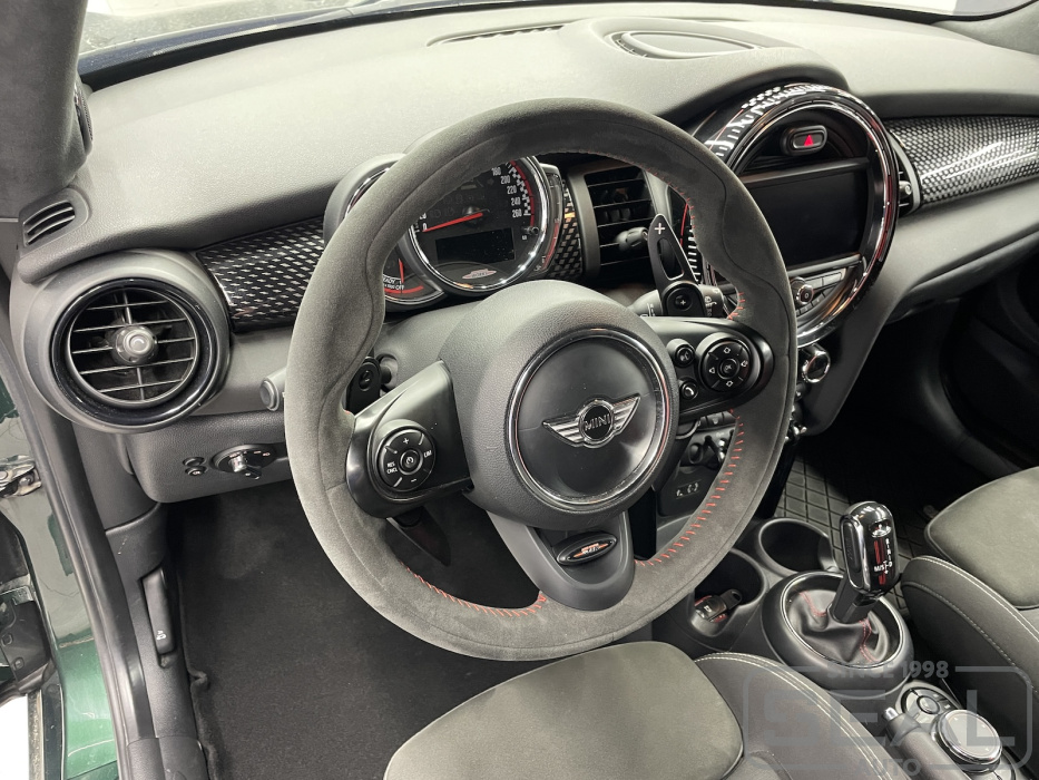 Mini Clubman Перетяжка руля алькантарой| Автоателье СеалАвто | Москва