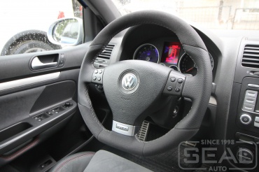 Volkswagen Golf GTI Перетяжка руля и пошив чехла кпп