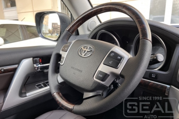 Toyota Land Cruiser 200 Перетяжка руля и ручки