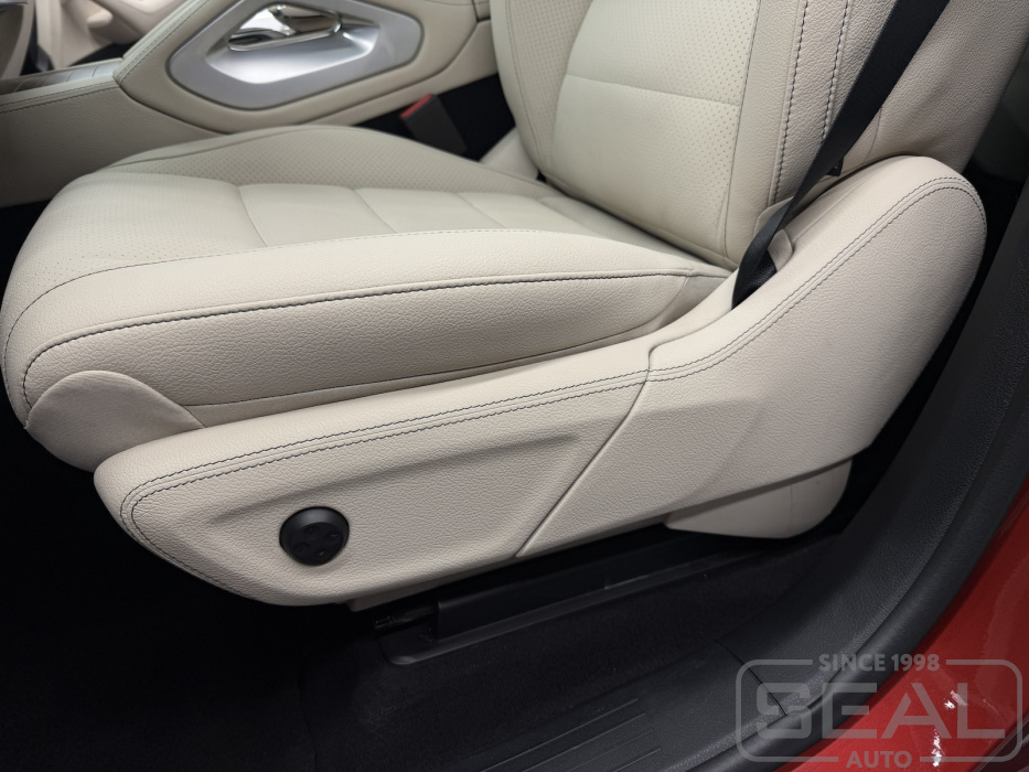Салон автомобиля Mercedes-Benz GLE (V167) после выполнения перетяжки боковых панелей сидений.