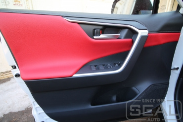 Toyota RAV 4 (ХА50) Перетяжка дверных карт