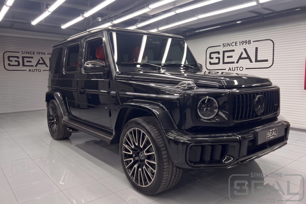 Автомобиль Mercedes-Benz G-class III (W463) после перетяжки фальшпанелей сидений в автоателье SealAuto