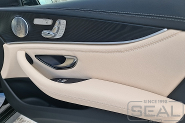 Mercedes E-klasse W213 Перетяжка дверных карт и подлокотников