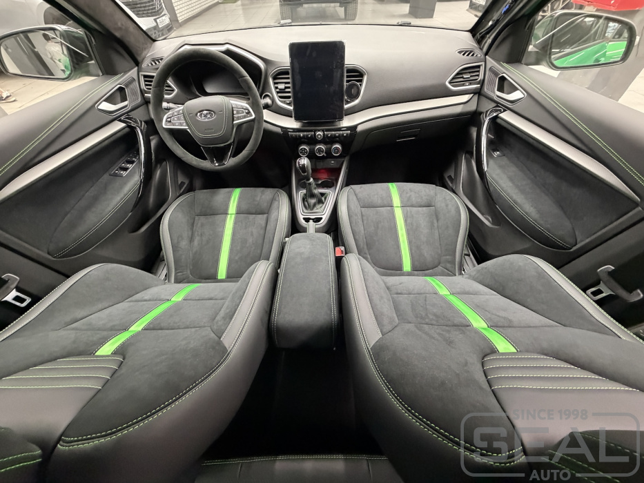 Lada Vesta: Перетяжка салона автомобиля в студии СеалАвто