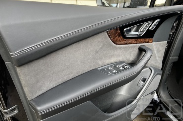 Audi Q7 Перетяжка дверных подлокотников и верхних панелей