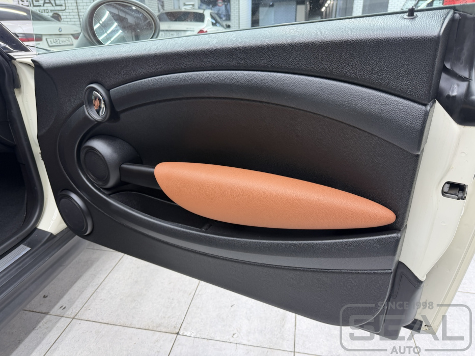 Перетяжка торпедо MINI Clubman эко кожей Nappa