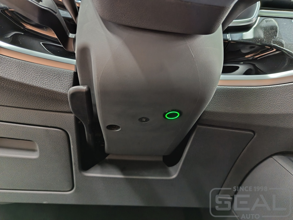 Кнопка управления подогрева руля Audi Q3