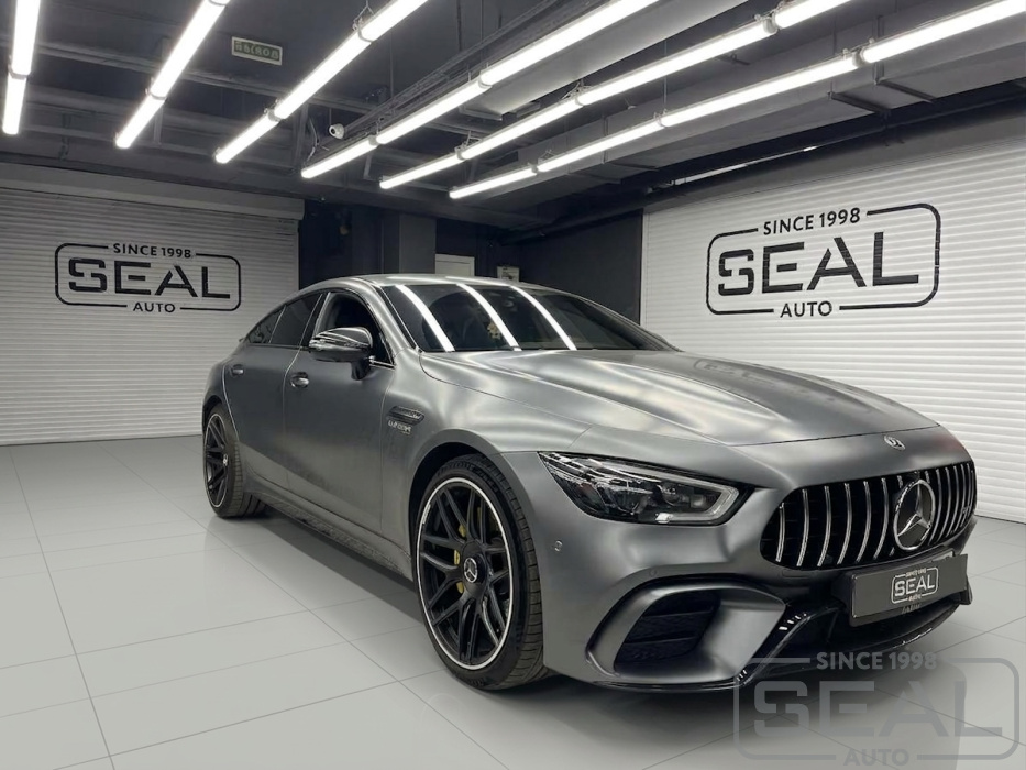Автомобиль Mercedes-Benz AMG GT в студии СеалАвто перед перетяжкой руля.