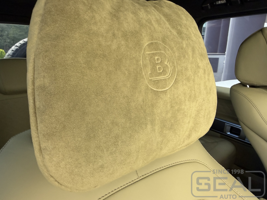 Тиснение логотипа на подушке подголовника Mercedes-Benz G-class III (W465) из Alcantara