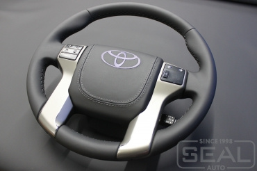 Toyota Land Cruiser Prado 150 Перетяжка руля и клаксона  c вышивкой