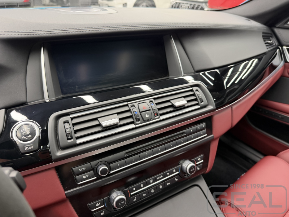 Аквапринт на торпедо BMW M5 (F10) в студии СеалАвто