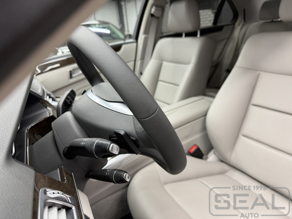Детали перетяжки руля Mercedes-Benz E-class (W212) натуральной кожей.