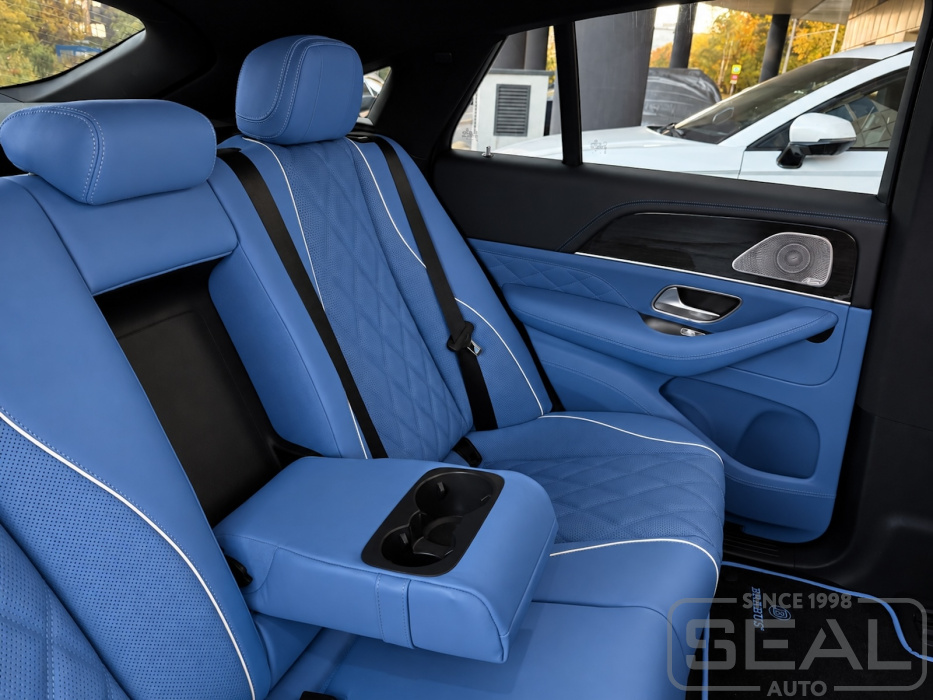 Задние кресла Mercedes GLE после обтяжки кожей Nappa Porsche Maritimblau
