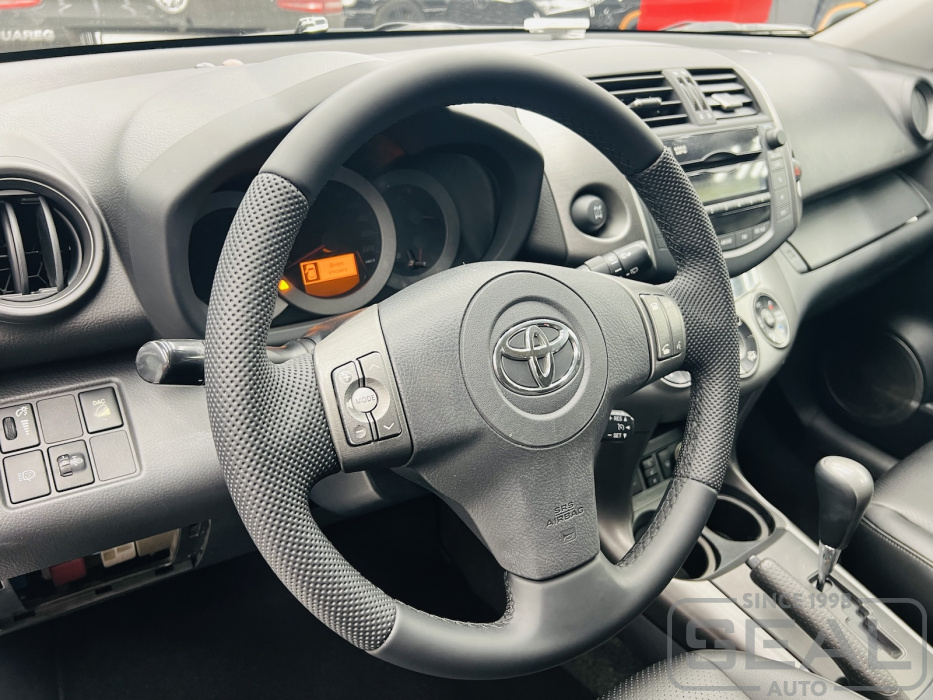 Toyota RAV4 Перетяжка руля из кожи