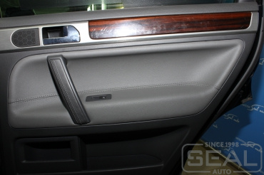 Volkswagen Touareg I Перешив дверных карт