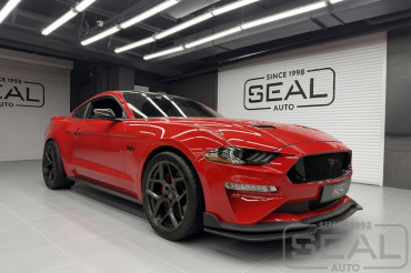 Ford Mustang Перетяжка торпедо, дверных панелей и центральной консоли