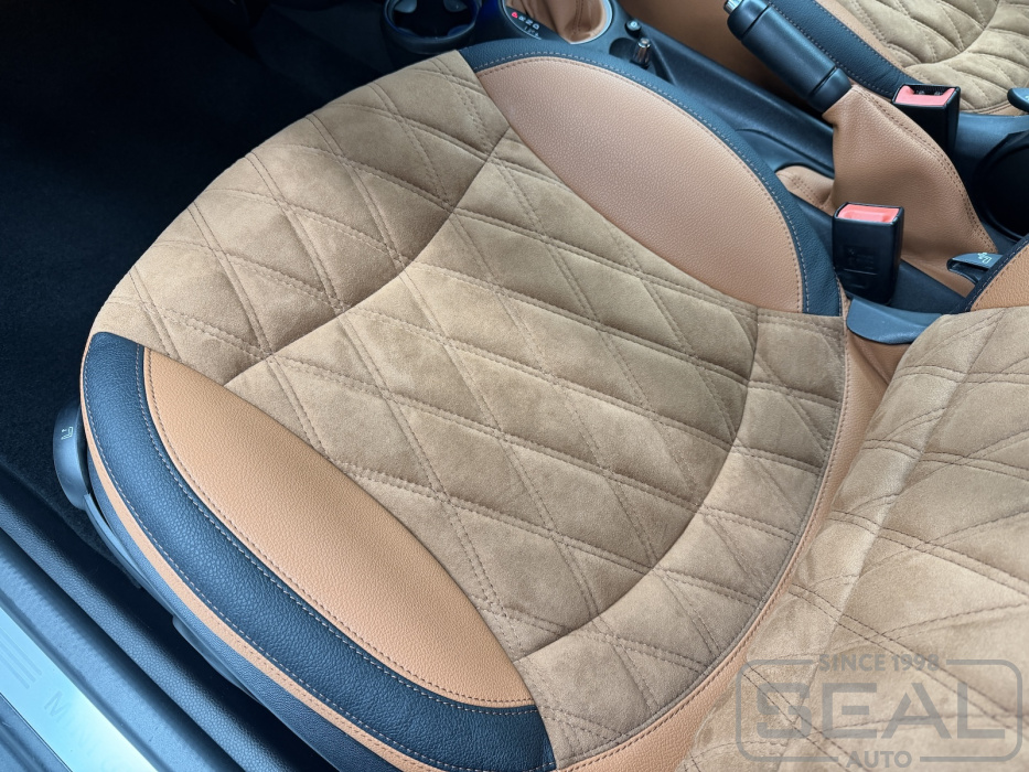 Центральная консоль MINI Clubman после перетяжки эко кожей Nappa