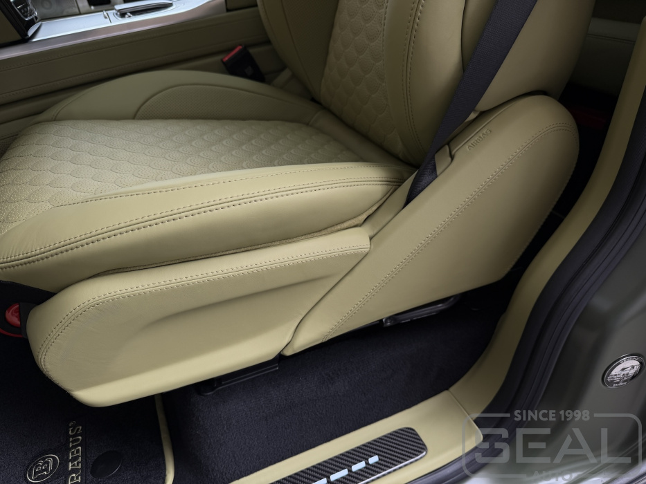 Боковая панель переднего сиденья Mercedes-Benz G-class III (W465) после перетяжки кожей.