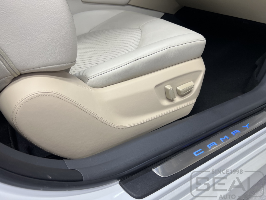 Салон Toyota Camry (XV70) после перетяжки боковых панелей передних сидений