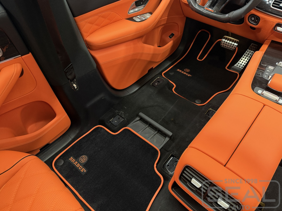 Водительский коврик и пассажирский в интерьере салона Mercedes GLE Coupe (C167)
