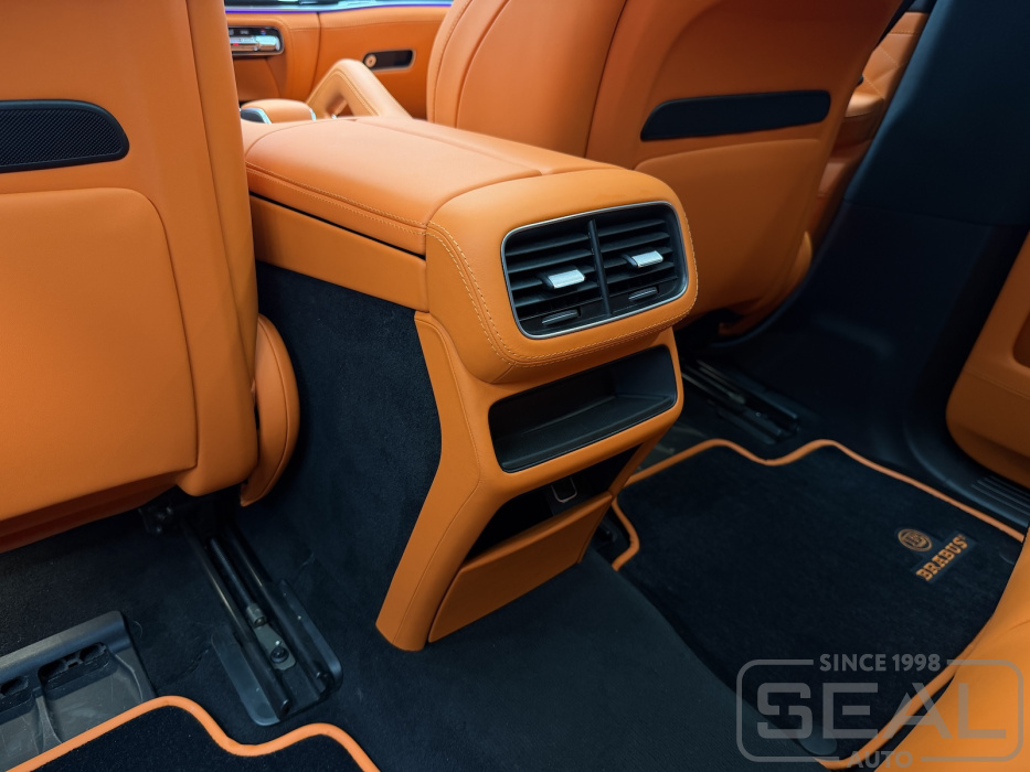 Тыльная часть центральной консоли Mercedes GLE Brabus (C167) после перетяжки кожей