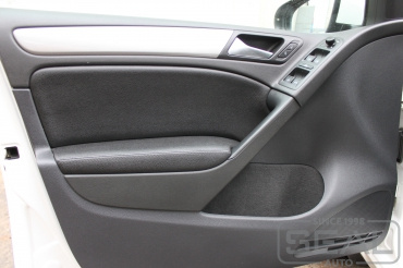 Volkswagen Golf 6 Перешив дверных карт и подлокотников