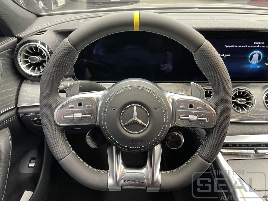 Перетяжка руля Mercedes-Benz AMG GT натуральной кожей в Москве.