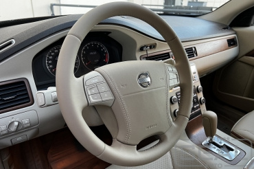 Volvo XC70 Перетяжка руля, клаксона и ручки кпп