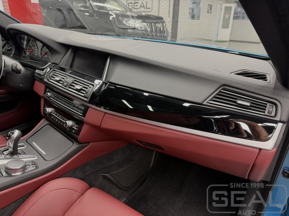 Перетяжка торпедо BMW 5-series M5 (F10) эко кожей Nappa
