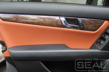 Mercedes C-klasse W204 Перетяжка дверных вставок