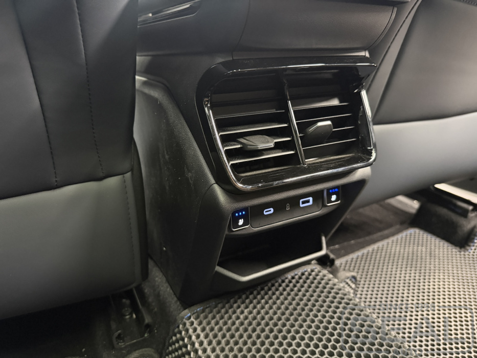 Geely Atlas: Установка кнопок управления в консоль