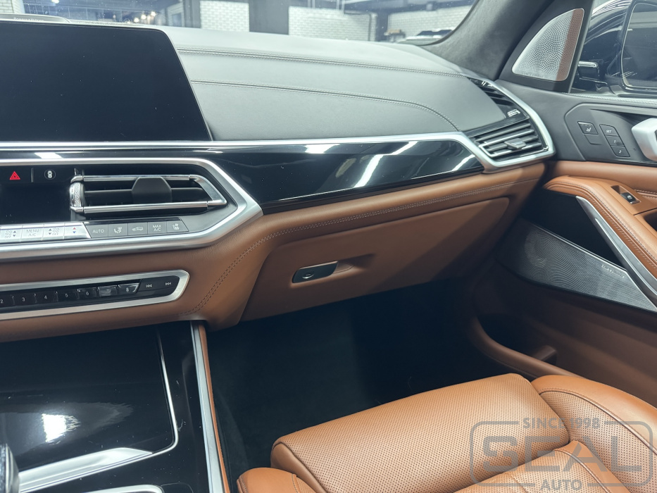 BMW X5 (G05) Перетяжка торпедо и панелей салона| Автоателье СеалАвто | Москва