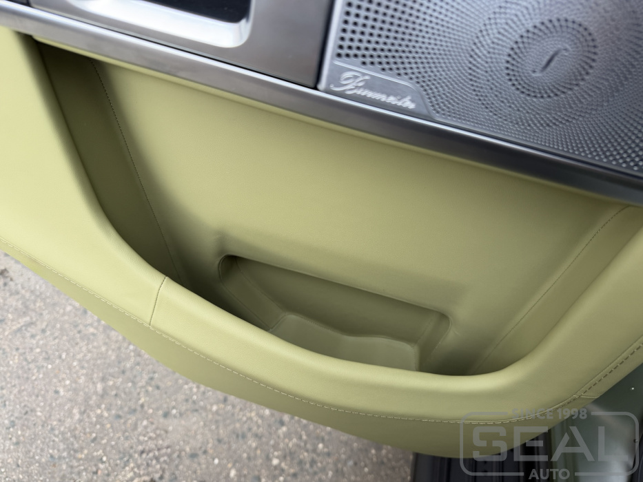 Карман дверной панели Mercedes Gelandewagen (W465) после перетяжки кожей Nappa