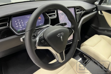 Tesla Model S Перетяжка руля