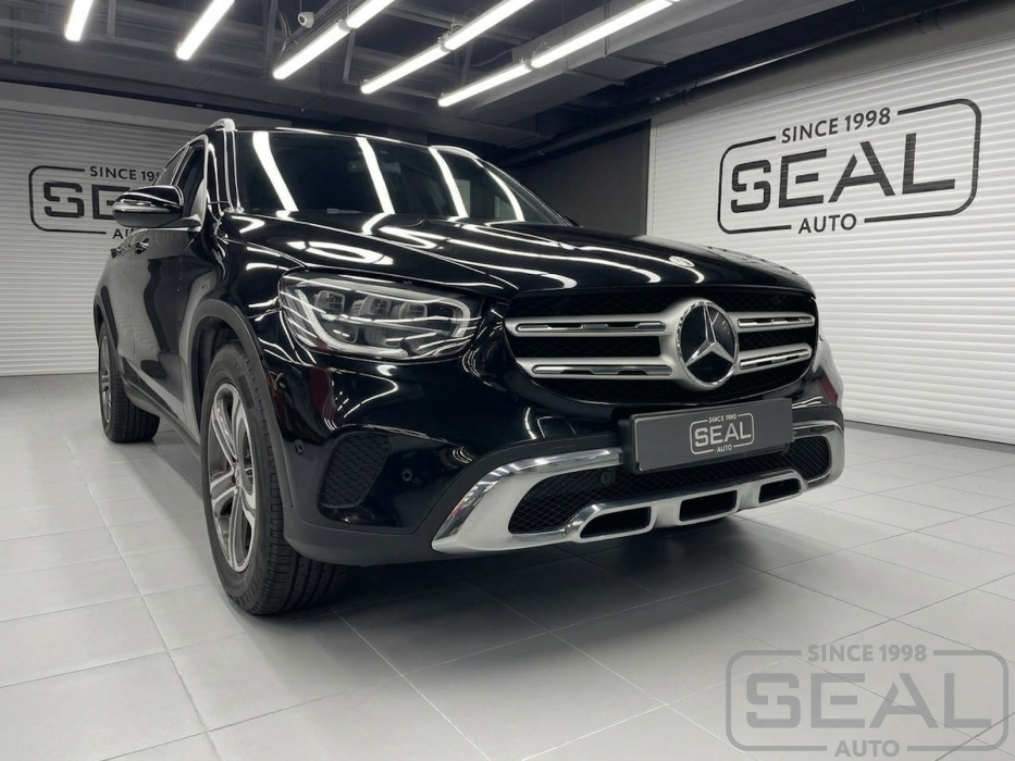 Автомобиль Mercedes-Benz GLC (X253) в студии СеалАвто перед перетяжкой руля.