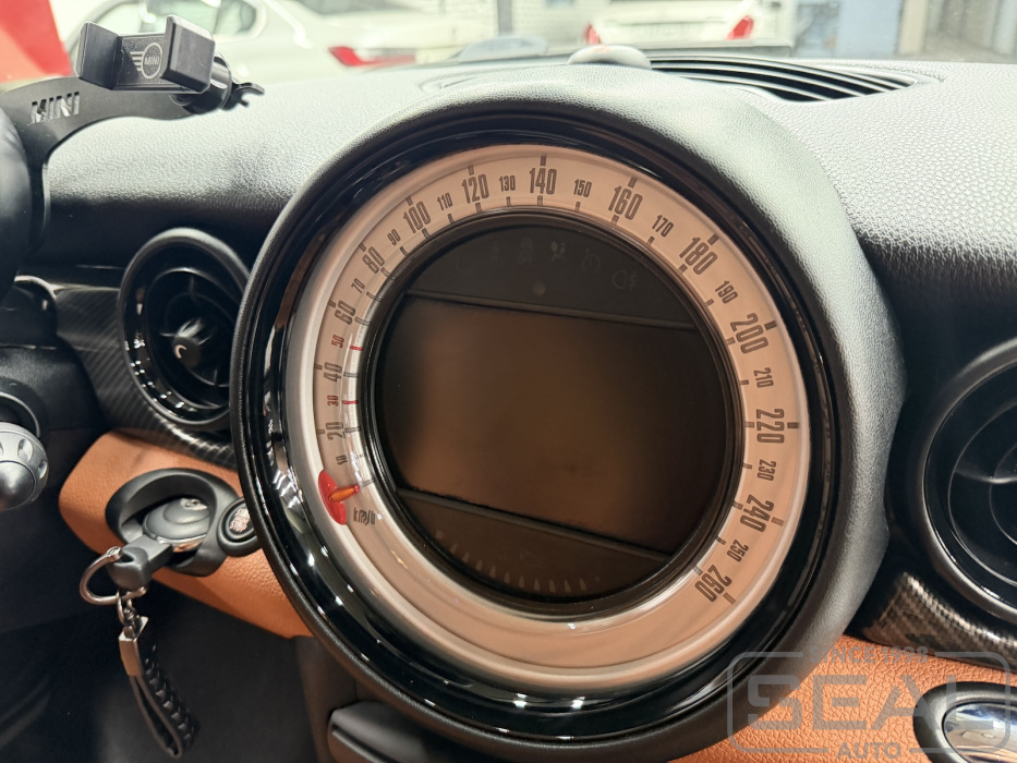 MINI Clubman Перетяжка салона автомобиля| Автоателье СеалАвто | Москва