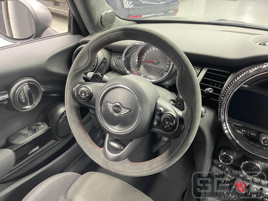 Mini Clubman Перетяжка руля алькантарой| Автоателье СеалАвто | Москва